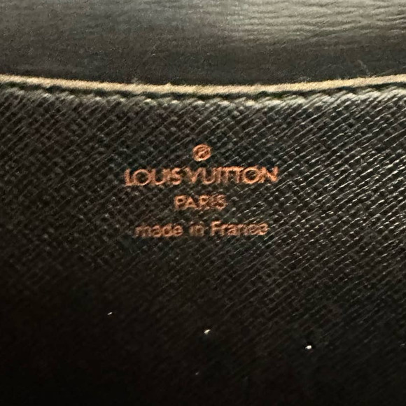 ✨Beautiful✨ Louis Vuitton Epi Leather Crossbody - Picture 10 of 11